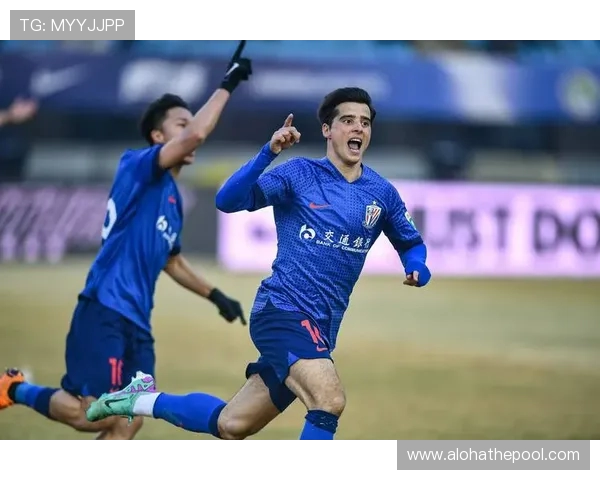 足协杯半场战况：路易斯进球申花暂1-0领先海港 蒯纪闻特谢拉纷纷中框